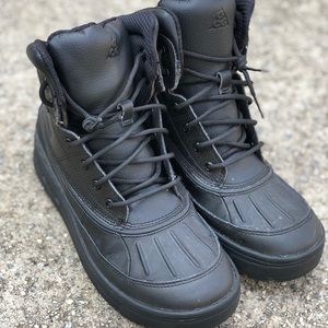 Nike ACG Boots Size 7Y